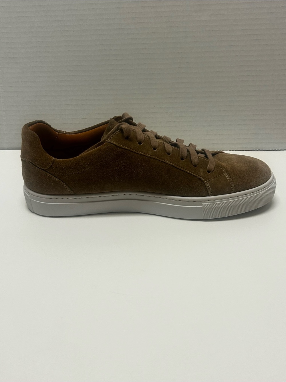 Magnanni Brown Suede Low-Top Sneakers with White Sole - Picture 8 of 8